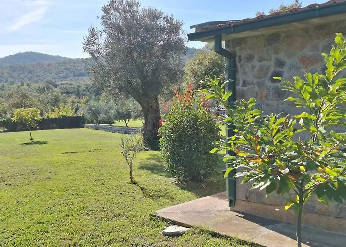 Rustic Montenegro Bridje 度假居 *